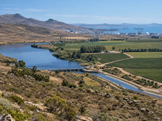 Conceptual diagram linking the Berg River catchment, Saldanha Bay, water supply and development demand.
